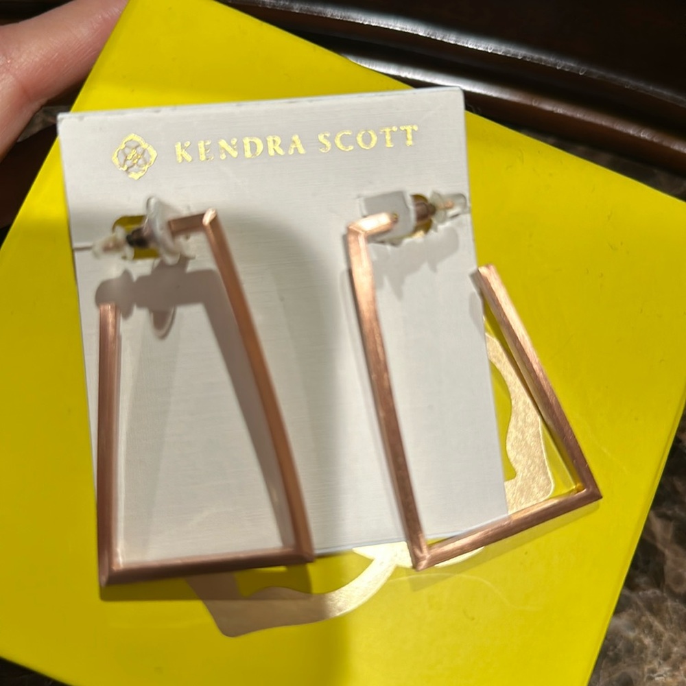 Kendra Scott rose gold